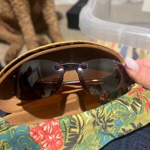 Maui Jim Women’s Stylish Sunglasses with Floral Case